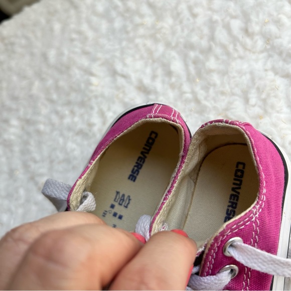 COPY - Toddler Converse Allstars Fuchsia tennis shoes sneakers Size 4 - Picture 5 of 9